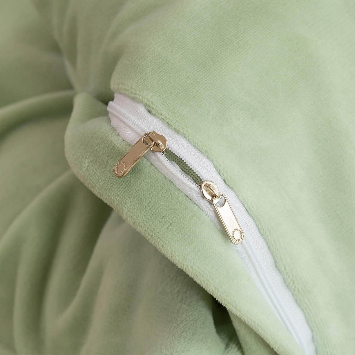 91家纺网 家纺一手货源 找家纺 （总）绒博士 2025新款220克牛奶绒刺绣四件套--叶烨生辉系列