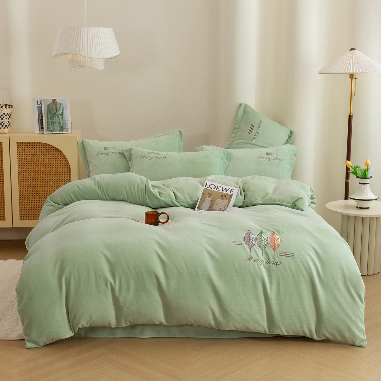 91家纺网 家纺一手货源 找家纺 （总）绒博士 2025新款220克牛奶绒刺绣四件套--叶烨生辉系列