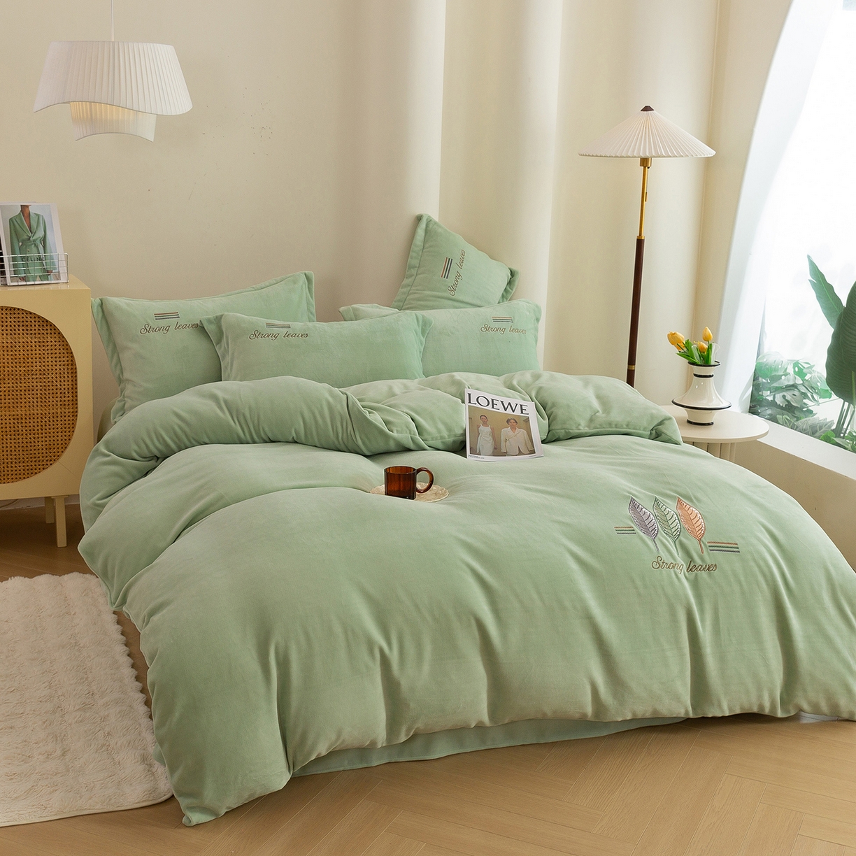 91家纺网 家纺一手货源 找家纺 （总）绒博士 2025新款220克牛奶绒刺绣四件套--叶烨生辉系列