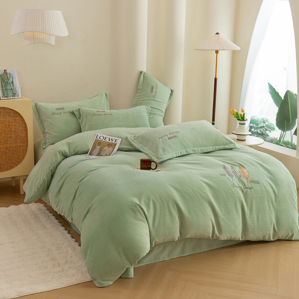 91家纺网 家纺一手货源 找家纺 （总）绒博士 2025新款220克牛奶绒刺绣四件套--叶烨生辉系列