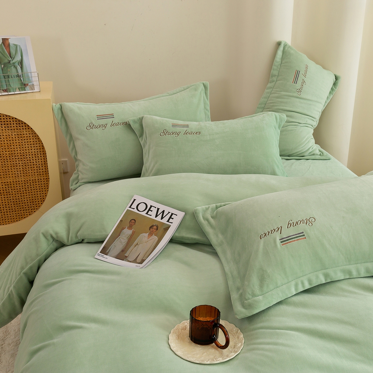 91家纺网 家纺一手货源 找家纺 （总）绒博士 2025新款220克牛奶绒刺绣四件套--叶烨生辉系列