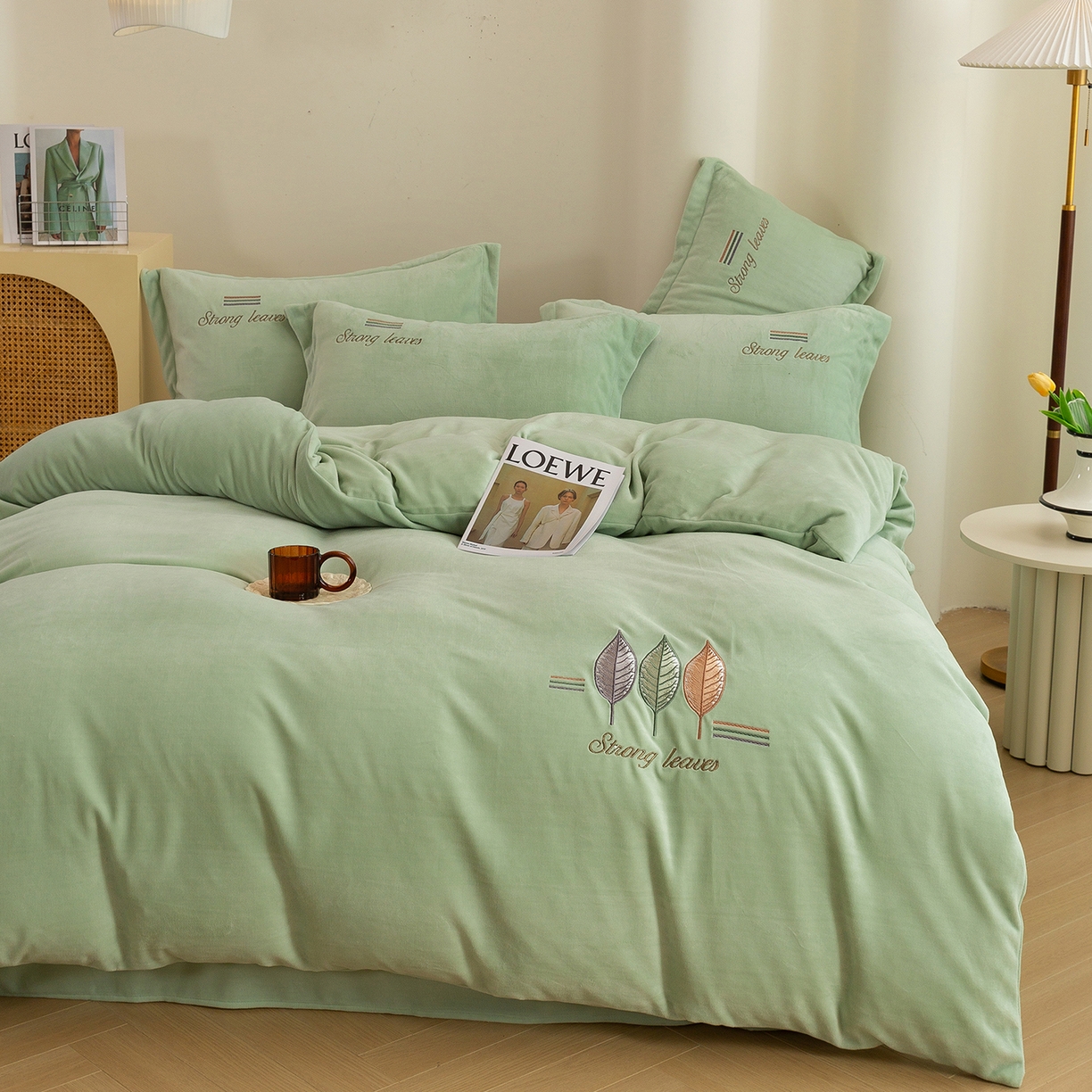 91家纺网 家纺一手货源 找家纺 绒博士 2025新款220克牛奶绒刺绣四件套--叶烨生辉系列 叶烨生辉-奶绿