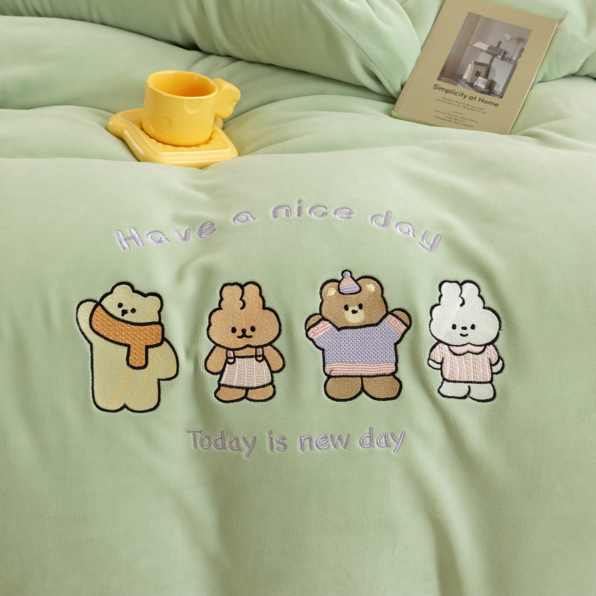 91家纺网 家纺一手货源 找家纺 （总）绒博士 2025新款220克牛奶绒刺绣三件套--欢乐兔系列