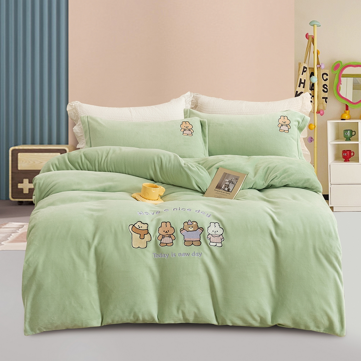 91家纺网 家纺一手货源 找家纺 （总）绒博士 2025新款220克牛奶绒刺绣三件套--欢乐兔系列