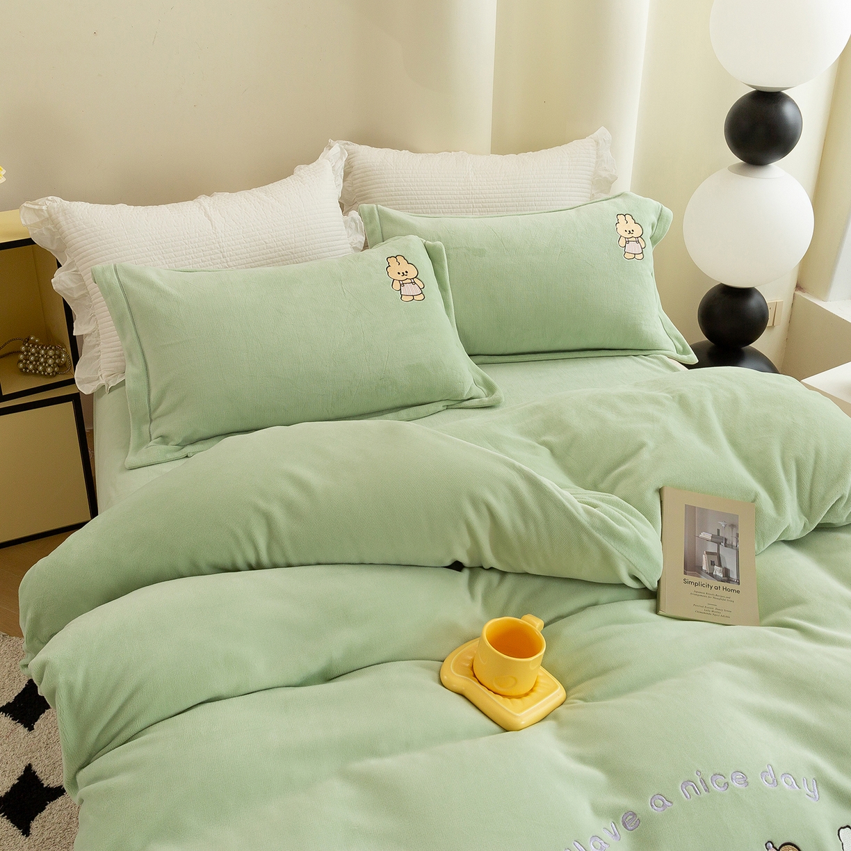 91家纺网 家纺一手货源 找家纺 绒博士 2025新款220克牛奶绒刺绣三件套--欢乐兔系列 欢乐兔-奶绿