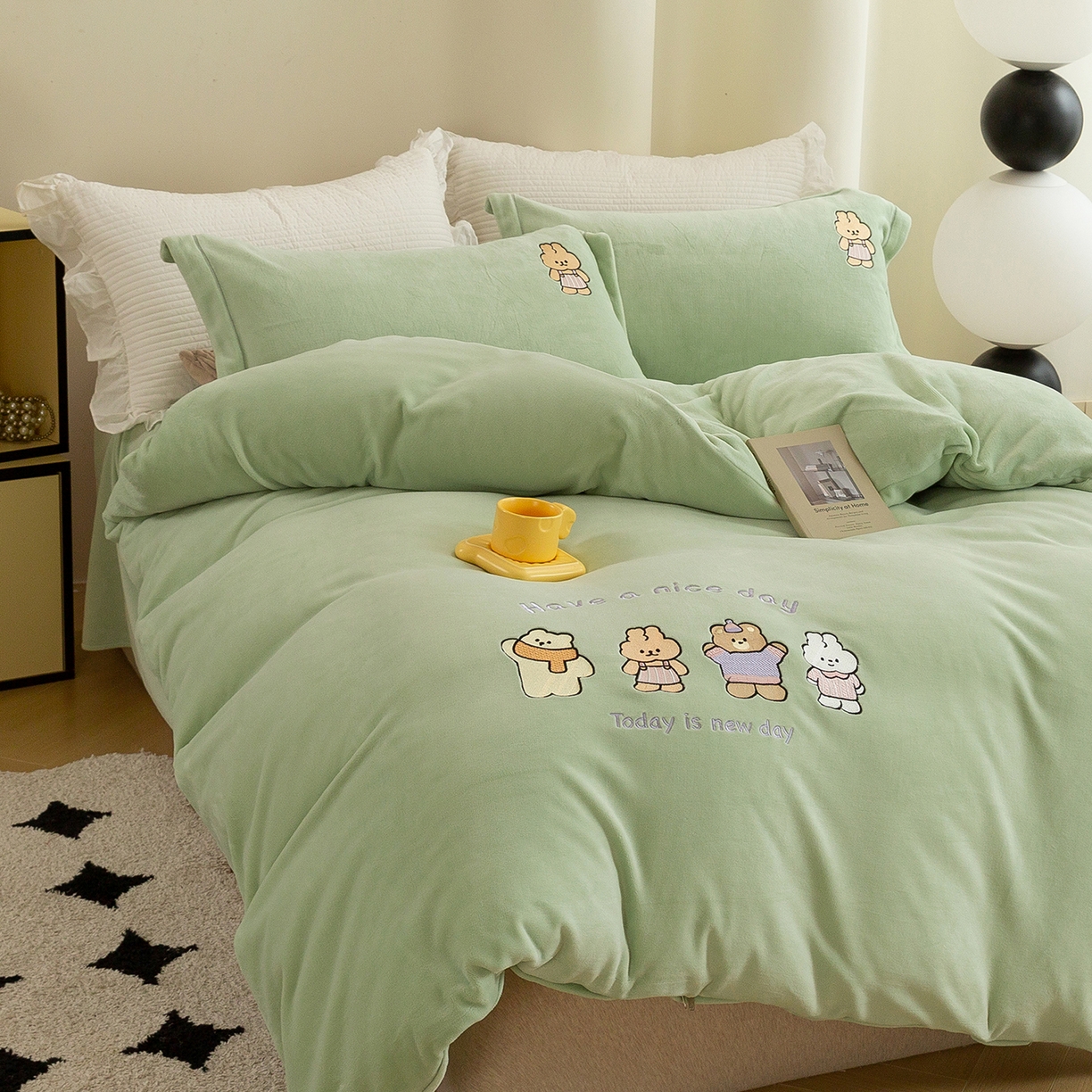 91家纺网 家纺一手货源 找家纺 绒博士 2025新款220克牛奶绒刺绣三件套--欢乐兔系列 欢乐兔-奶绿