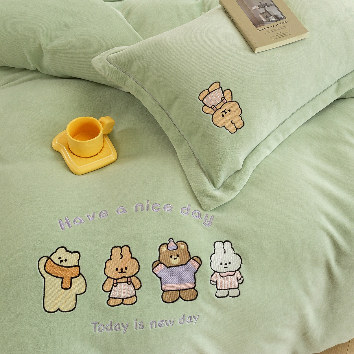 91家纺网 家纺一手货源 找家纺 绒博士 2025新款220克牛奶绒刺绣三件套--欢乐兔系列 欢乐兔-奶绿