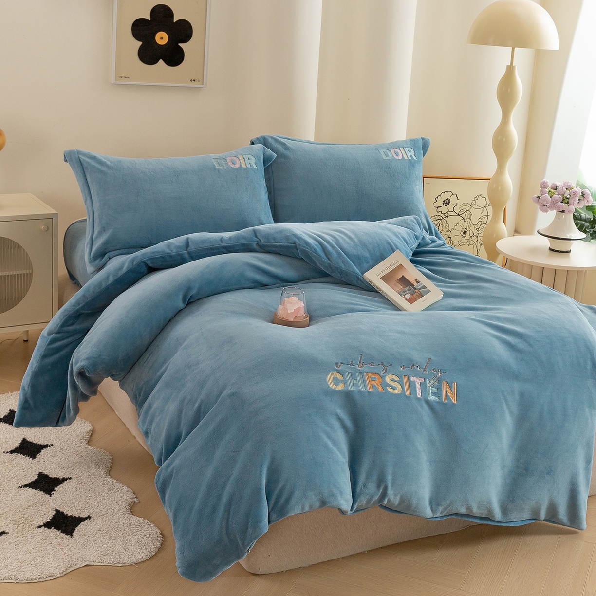 91家纺网 家纺一手货源 找家纺 （总）绒博士 2025新款220克牛奶绒刺绣三件套--欧拉系列