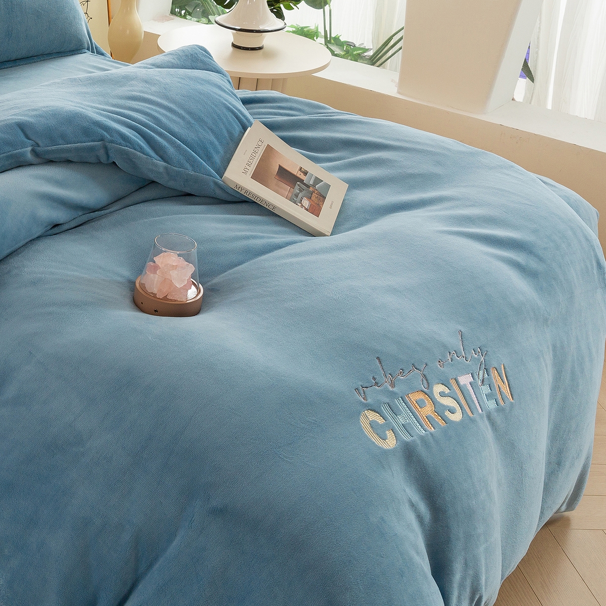 91家纺网 家纺一手货源 找家纺 （总）绒博士 2025新款220克牛奶绒刺绣三件套--欧拉系列