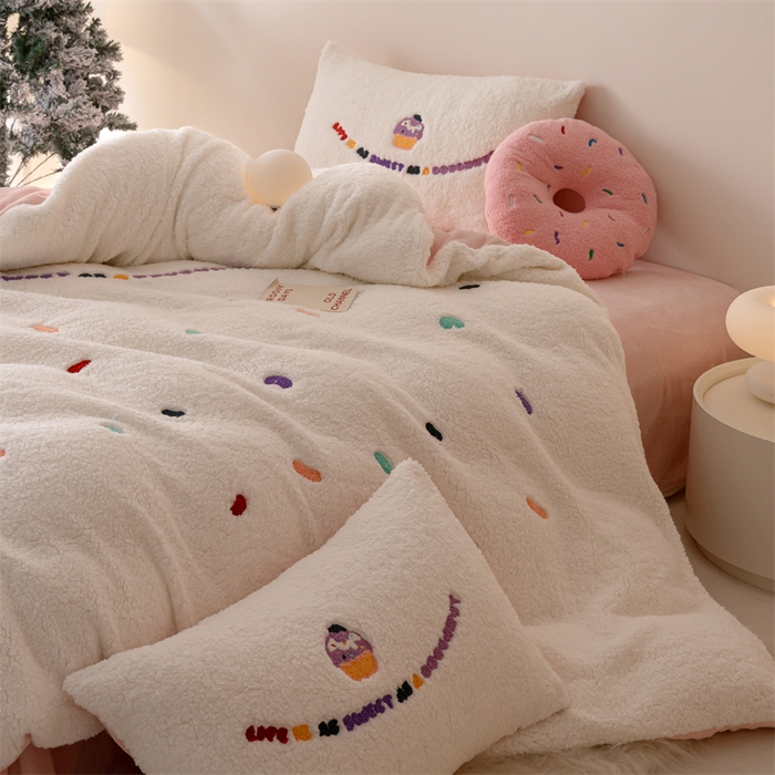 91家纺网 家纺一手货源 找家纺 （总）奥裕 2025新款加厚高克重羊驼绒毛巾绣牛奶绒四件套