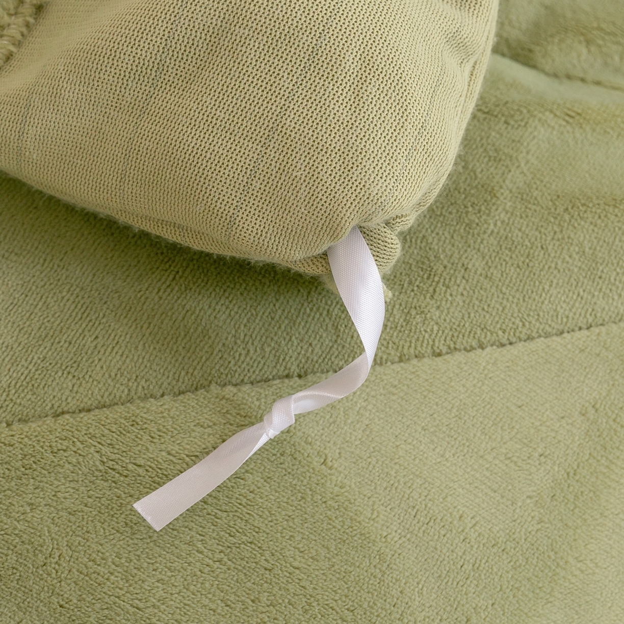 91家纺网 家纺一手货源 找家纺 绒博士 2025新款270克牛奶绒双拼角刺绣宽边款四件套--维也纳系列 维也纳-果绿