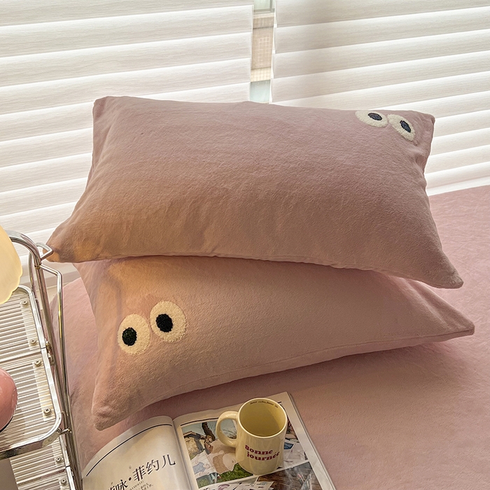 91家纺网 家纺一手货源 找家纺 （总）悦织湾家纺 2025新款牛奶绒纯色单品枕套冬季加厚保暖透气轻奢时尚卡通枕套单品枕套枕套单件