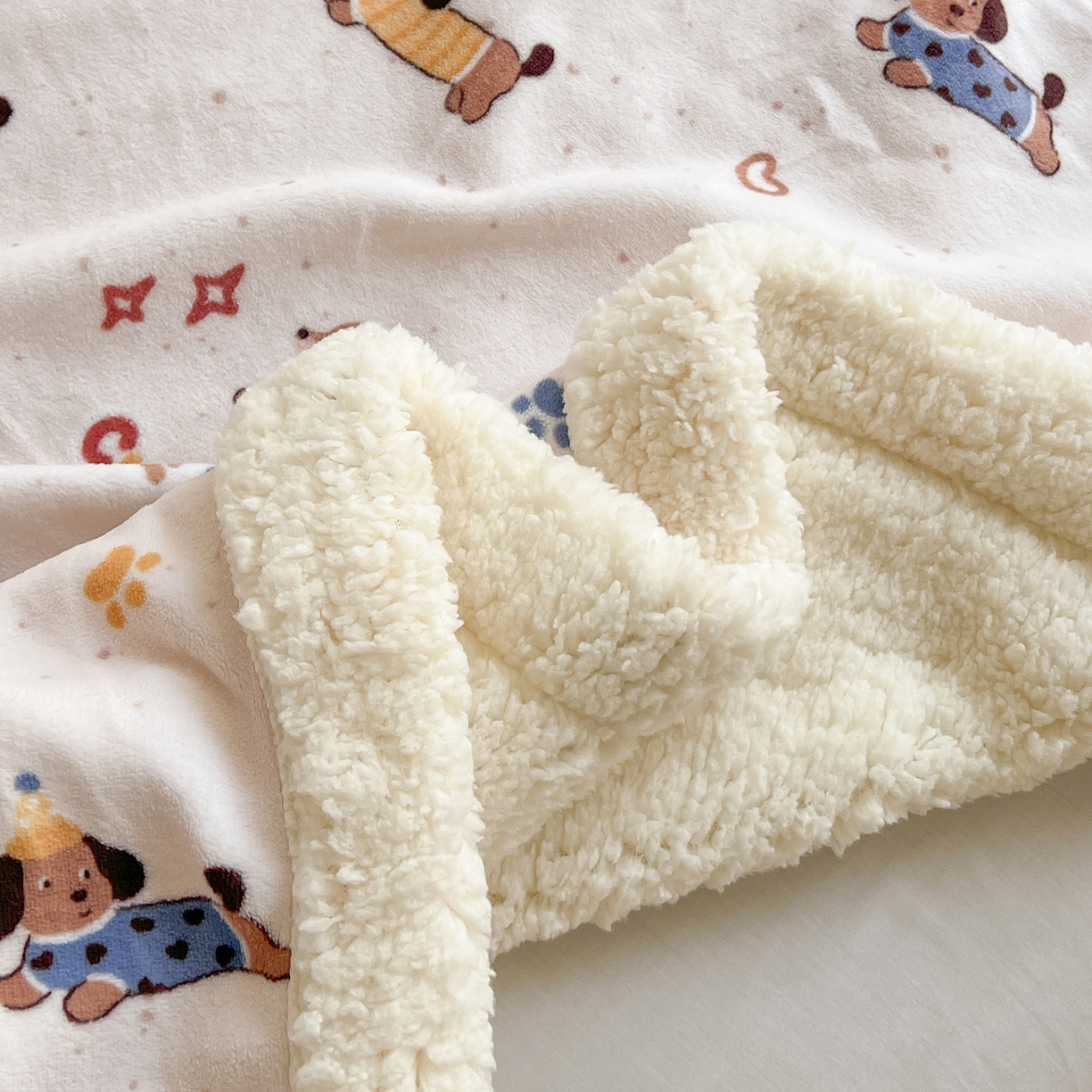 91家纺网 家纺一手货源 找家纺 耀悦家纺 2025新款毛毯带拉链被套两用加厚高克重牛奶绒毯子羊羔绒 星光腊肠狗