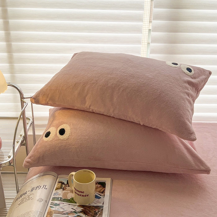 91家纺网 家纺一手货源 找家纺 悦织湾家纺 2025新款牛奶绒纯色单品枕套冬季加厚保暖透气轻奢时尚卡通枕套单品枕套枕套单件 牛奶绒豆沙