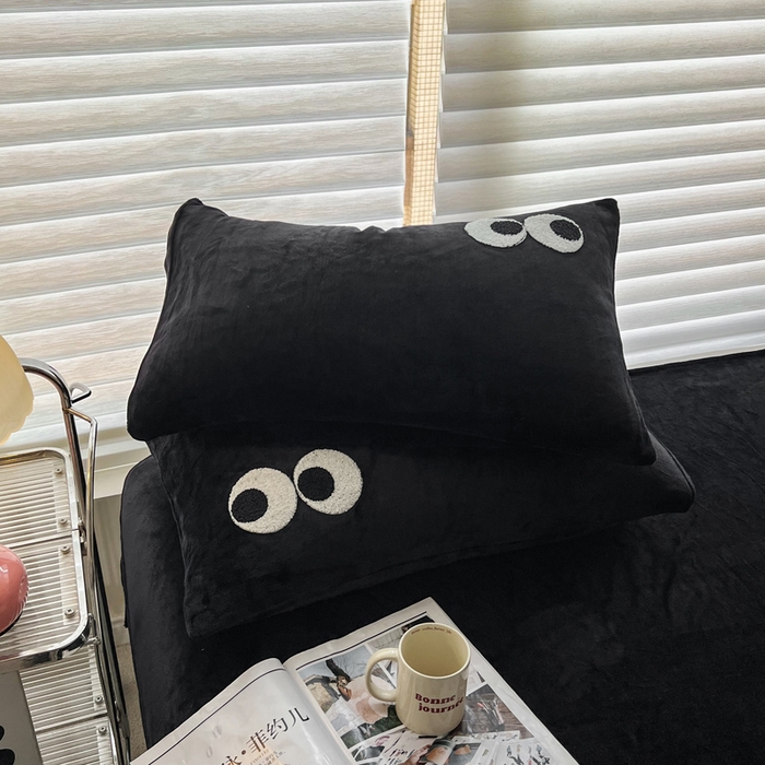 91家纺网 家纺一手货源 找家纺 悦织湾家纺 2025新款牛奶绒纯色单品枕套冬季加厚保暖透气轻奢时尚卡通枕套单品枕套枕套单件 牛奶绒酷黑
