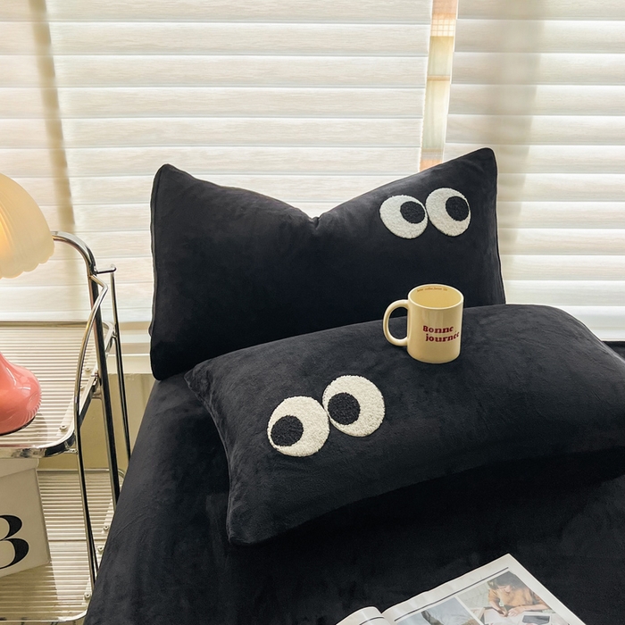 91家纺网 家纺一手货源 找家纺 悦织湾家纺 2025新款牛奶绒纯色单品枕套冬季加厚保暖透气轻奢时尚卡通枕套单品枕套枕套单件 牛奶绒酷黑