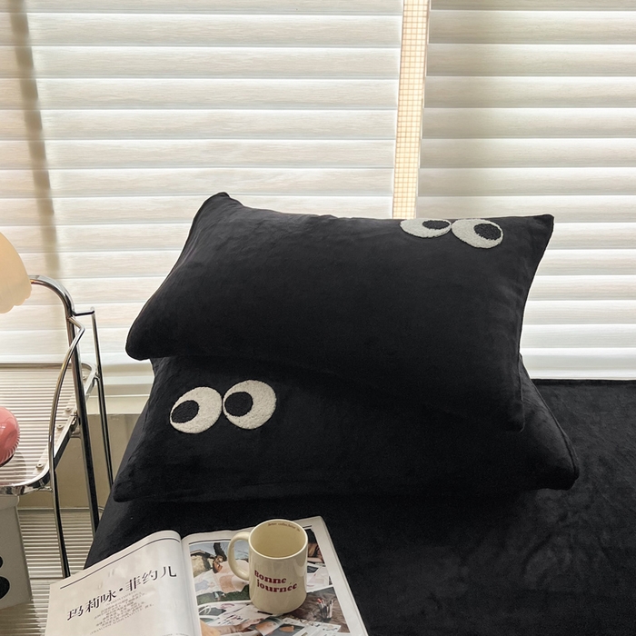 91家纺网 家纺一手货源 找家纺 悦织湾家纺 2025新款牛奶绒纯色单品枕套冬季加厚保暖透气轻奢时尚卡通枕套单品枕套枕套单件 牛奶绒酷黑