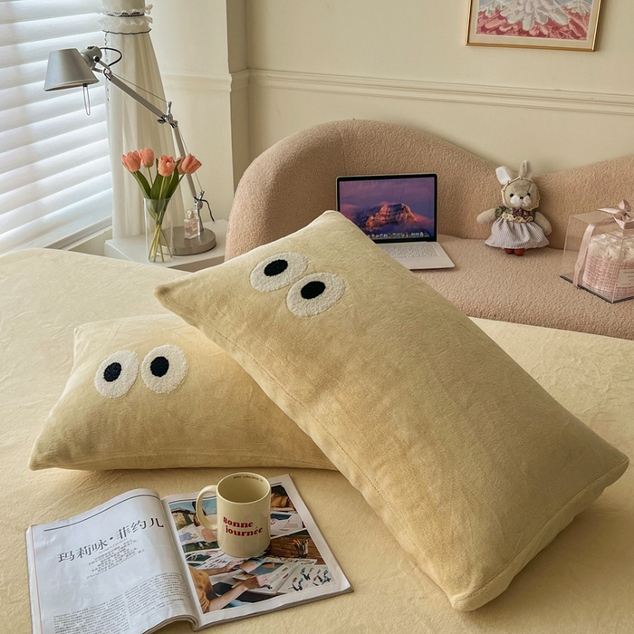 91家纺网 家纺一手货源 找家纺 悦织湾家纺 2025新款牛奶绒纯色单品枕套冬季加厚保暖透气轻奢时尚卡通枕套单品枕套枕套单件 牛奶绒奶黄