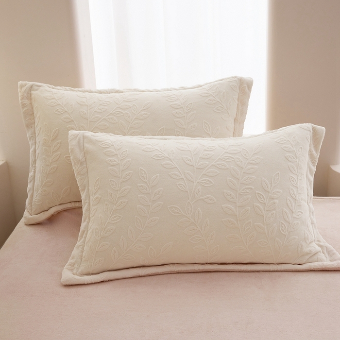 91家纺网 家纺一手货源 找家纺 亿梵 2025秋冬新款A类全消光牛奶绒立体5D雕花绒四件套 安娜花园-奶油白