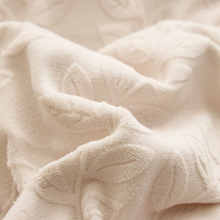 91家纺网 家纺一手货源 找家纺 亿梵 2025秋冬新款A类全消光牛奶绒立体5D雕花绒四件套 安娜花园-奶油白