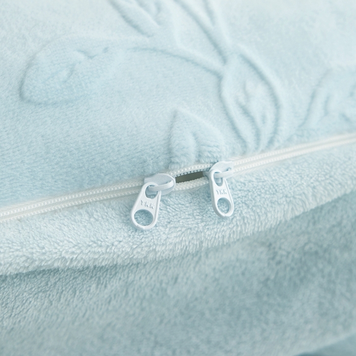 91家纺网 家纺一手货源 找家纺 亿梵 2025秋冬新款A类全消光牛奶绒立体5D雕花绒四件套 安娜花园-天空蓝