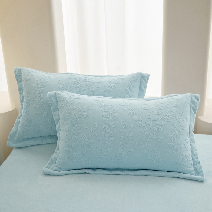 91家纺网 家纺一手货源 找家纺 亿梵 2025秋冬新款A类全消光牛奶绒立体5D雕花绒四件套 安娜花园-天空蓝