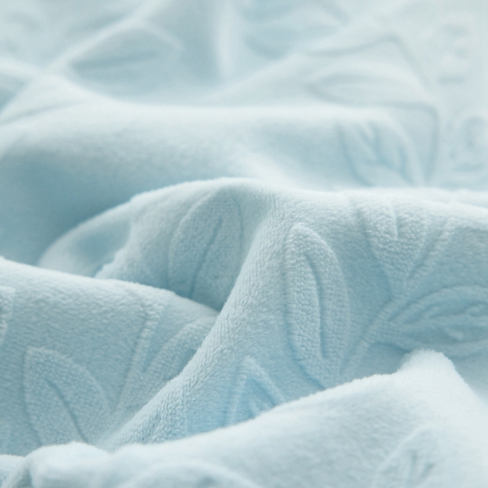 91家纺网 家纺一手货源 找家纺 亿梵 2025秋冬新款A类全消光牛奶绒立体5D雕花绒四件套 安娜花园-天空蓝