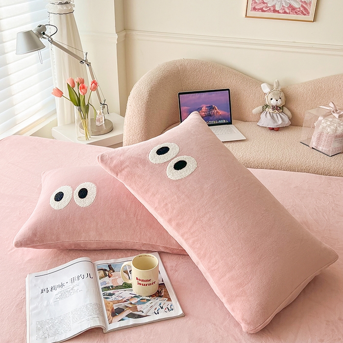 91家纺网 家纺一手货源 找家纺 悦织湾家纺 2025新款牛奶绒纯色单品枕套冬季加厚保暖透气轻奢时尚卡通枕套单品枕套枕套单件 牛奶绒浅粉