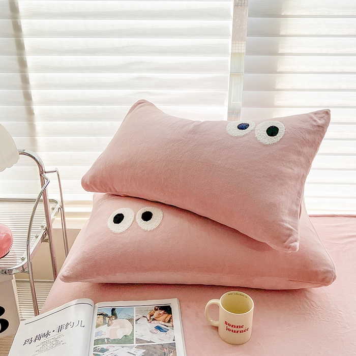 91家纺网 家纺一手货源 找家纺 悦织湾家纺 2025新款牛奶绒纯色单品枕套冬季加厚保暖透气轻奢时尚卡通枕套单品枕套枕套单件 牛奶绒浅粉