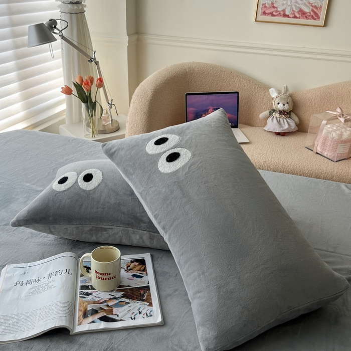 91家纺网 家纺一手货源 找家纺 悦织湾家纺 2025新款牛奶绒纯色单品枕套冬季加厚保暖透气轻奢时尚卡通枕套单品枕套枕套单件 牛奶绒浅灰