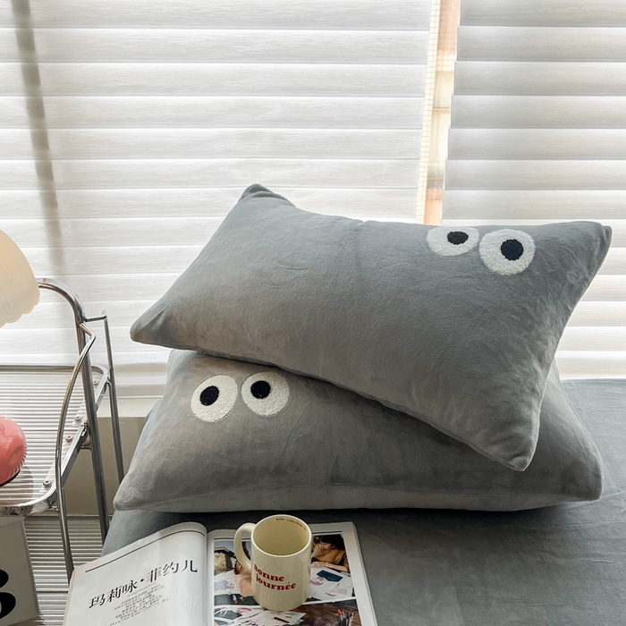 91家纺网 家纺一手货源 找家纺 悦织湾家纺 2025新款牛奶绒纯色单品枕套冬季加厚保暖透气轻奢时尚卡通枕套单品枕套枕套单件 牛奶绒浅灰