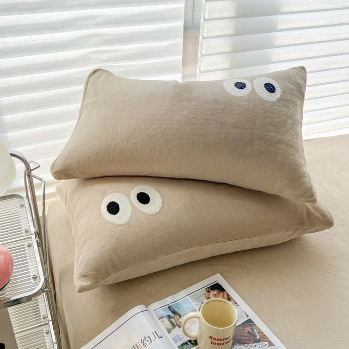 91家纺网 家纺一手货源 找家纺 悦织湾家纺 2025新款牛奶绒纯色单品枕套冬季加厚保暖透气轻奢时尚卡通枕套单品枕套枕套单件 牛奶绒浅咖