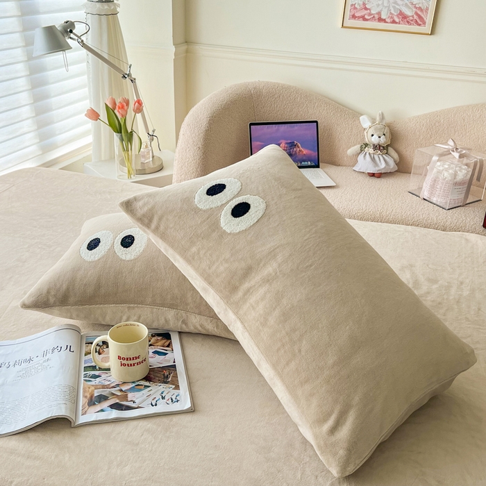 91家纺网 家纺一手货源 找家纺 悦织湾家纺 2025新款牛奶绒纯色单品枕套冬季加厚保暖透气轻奢时尚卡通枕套单品枕套枕套单件 牛奶绒浅咖