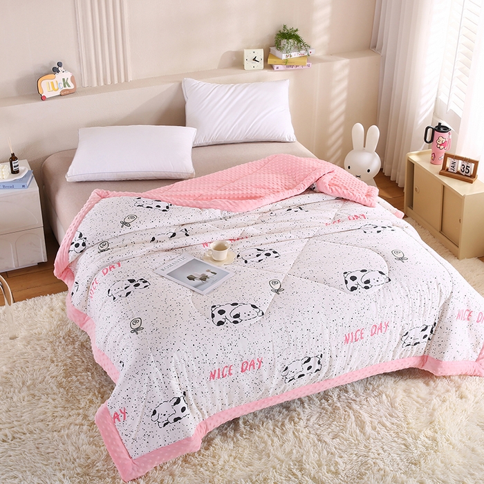 91家纺网 家纺一手货源 找家纺 欧朵 2025新款A类水洗棉豆豆绒被子冬被大豆被芯春秋被冬被 幼儿园 学生宿舍 四季被空调被子斑点狗