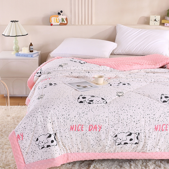 91家纺网 家纺一手货源 找家纺 欧朵 2025新款A类水洗棉豆豆绒被子冬被大豆被芯春秋被冬被 幼儿园 学生宿舍 四季被空调被子斑点狗