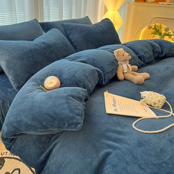 91家纺网 家纺一手货源 找家纺 （总）悦织湾家纺 2025新款简约纯色牛奶绒四件套条纹轻奢时尚冬季加厚保暖床上用品学生宿舍三四件套