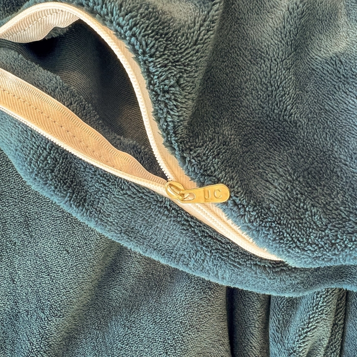 91家纺网 家纺一手货源 找家纺 （总）悦织湾家纺 2025新款简约纯色牛奶绒四件套条纹轻奢时尚冬季加厚保暖床上用品学生宿舍三四件套