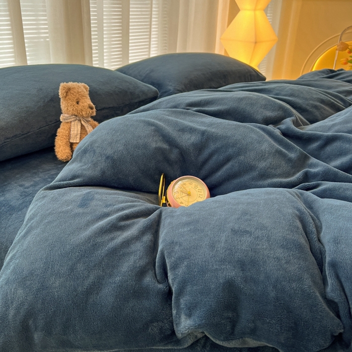 91家纺网 家纺一手货源 找家纺 （总）悦织湾家纺 2025新款简约纯色牛奶绒四件套条纹轻奢时尚冬季加厚保暖床上用品学生宿舍三四件套