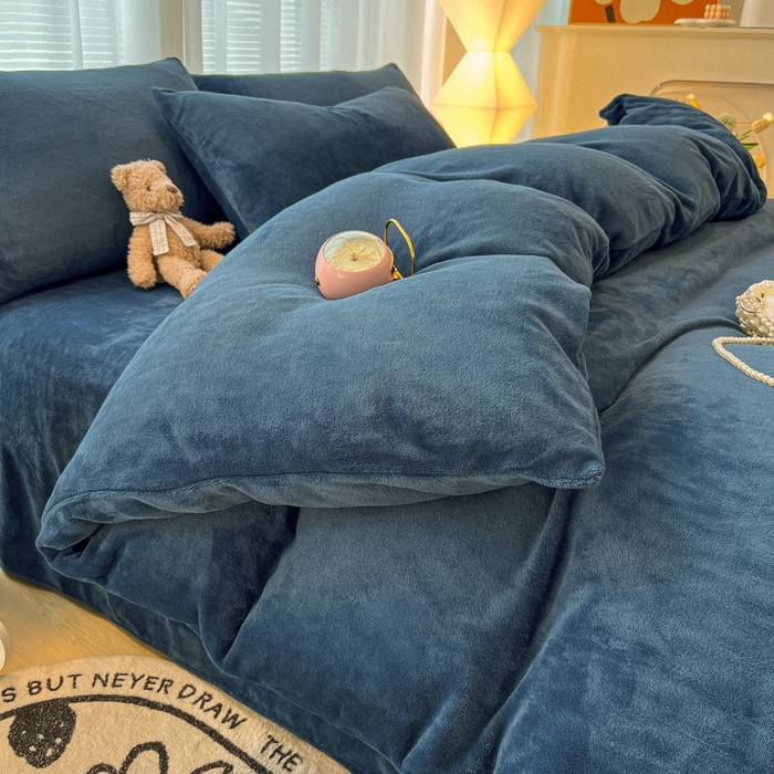 91家纺网 家纺一手货源 找家纺 （总）悦织湾家纺 2025新款简约纯色牛奶绒四件套条纹轻奢时尚冬季加厚保暖床上用品学生宿舍三四件套