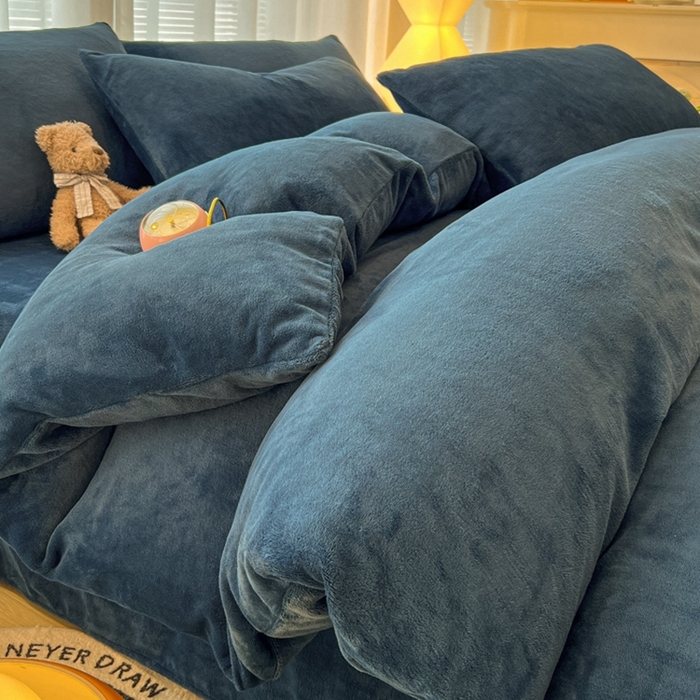 91家纺网 家纺一手货源 找家纺 （总）悦织湾家纺 2025新款简约纯色牛奶绒四件套条纹轻奢时尚冬季加厚保暖床上用品学生宿舍三四件套