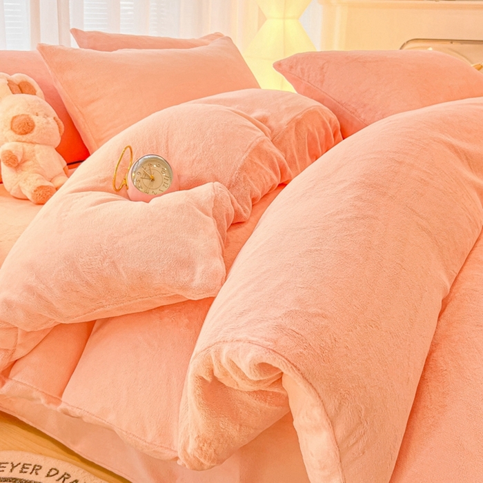 91家纺网 家纺一手货源 找家纺 悦织湾家纺 2025新款简约纯色牛奶绒四件套条纹轻奢时尚冬季加厚保暖床上用品学生宿舍三四件套 牛奶绒-浅粉