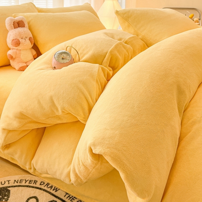 91家纺网 家纺一手货源 找家纺 悦织湾家纺 2025新款简约纯色牛奶绒四件套条纹轻奢时尚冬季加厚保暖床上用品学生宿舍三四件套 牛奶绒-浅黄