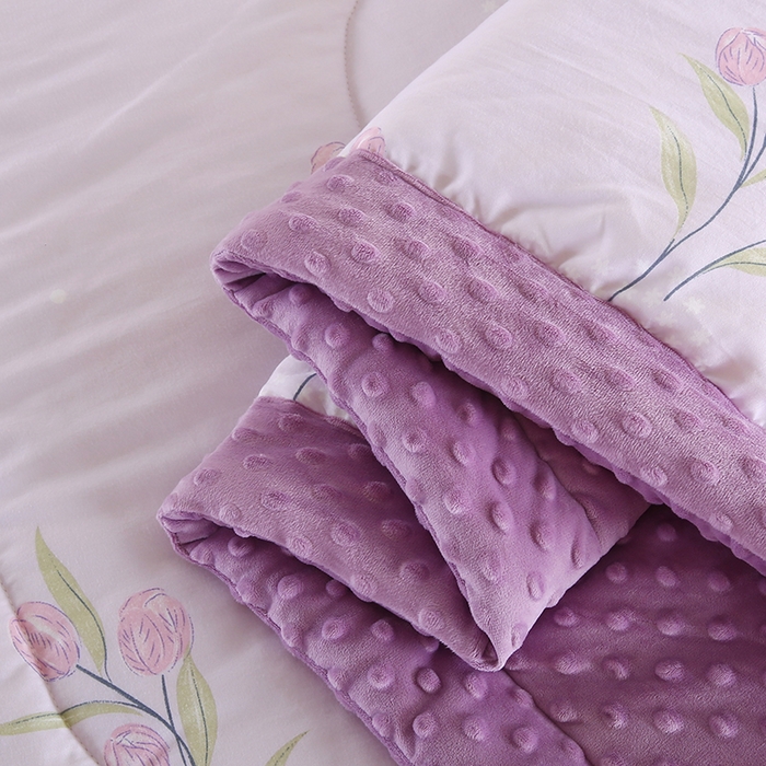 91家纺网 家纺一手货源 找家纺 欧朵 2025新款A类水洗棉豆豆绒被子冬被大豆被芯春秋被冬被 幼儿园 学生宿舍 四季被空调被子花漫雨露