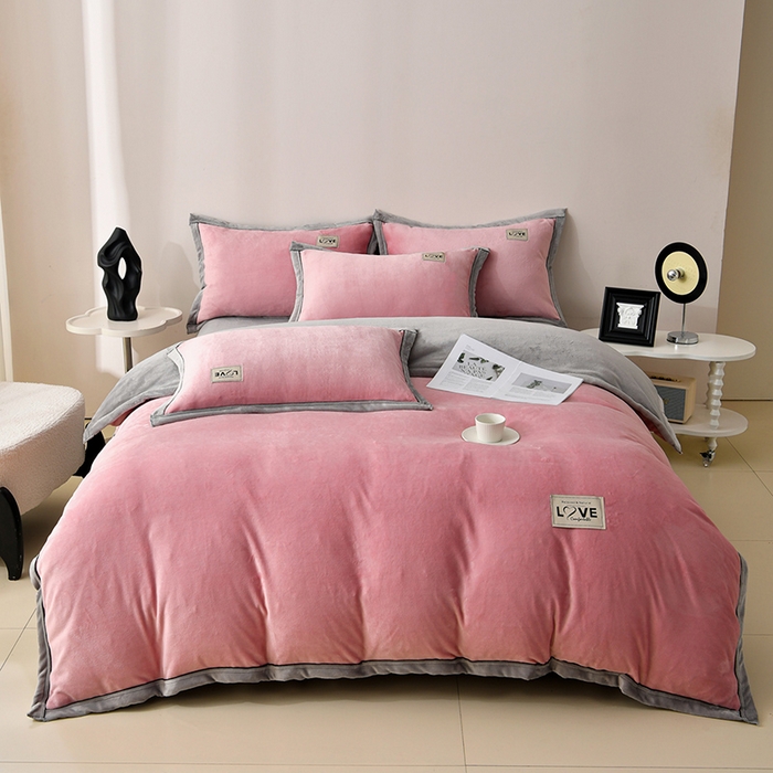 91家纺网 家纺一手货源 找家纺 馨梦缘-2025新款牛奶绒四件套 浅豆沙+浅灰