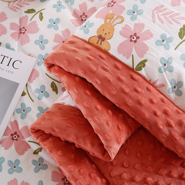 91家纺网 家纺一手货源 找家纺 欧朵 2025新款A类水洗棉豆豆绒被子冬被大豆被芯春秋被冬被 幼儿园 学生宿舍 四季被空调被子花漾