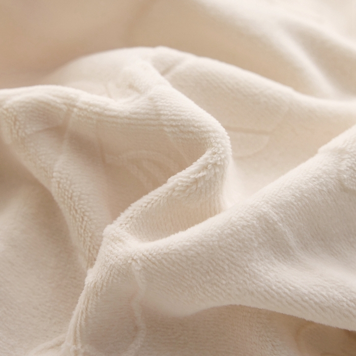 91家纺网 家纺一手货源 找家纺 亿梵 2025秋冬新款A类全消光牛奶绒立体5D雕花绒四件套 蝴蝶结-奶油白