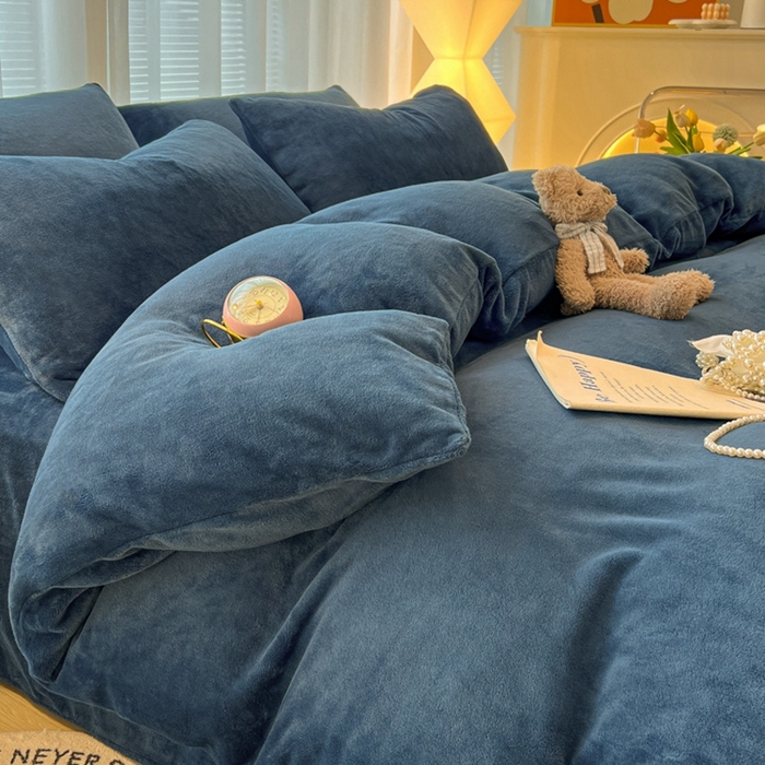 91家纺网 家纺一手货源 找家纺 悦织湾家纺 2025新款简约纯色牛奶绒四件套条纹轻奢时尚冬季加厚保暖床上用品学生宿舍三四件套 牛奶绒-宝兰