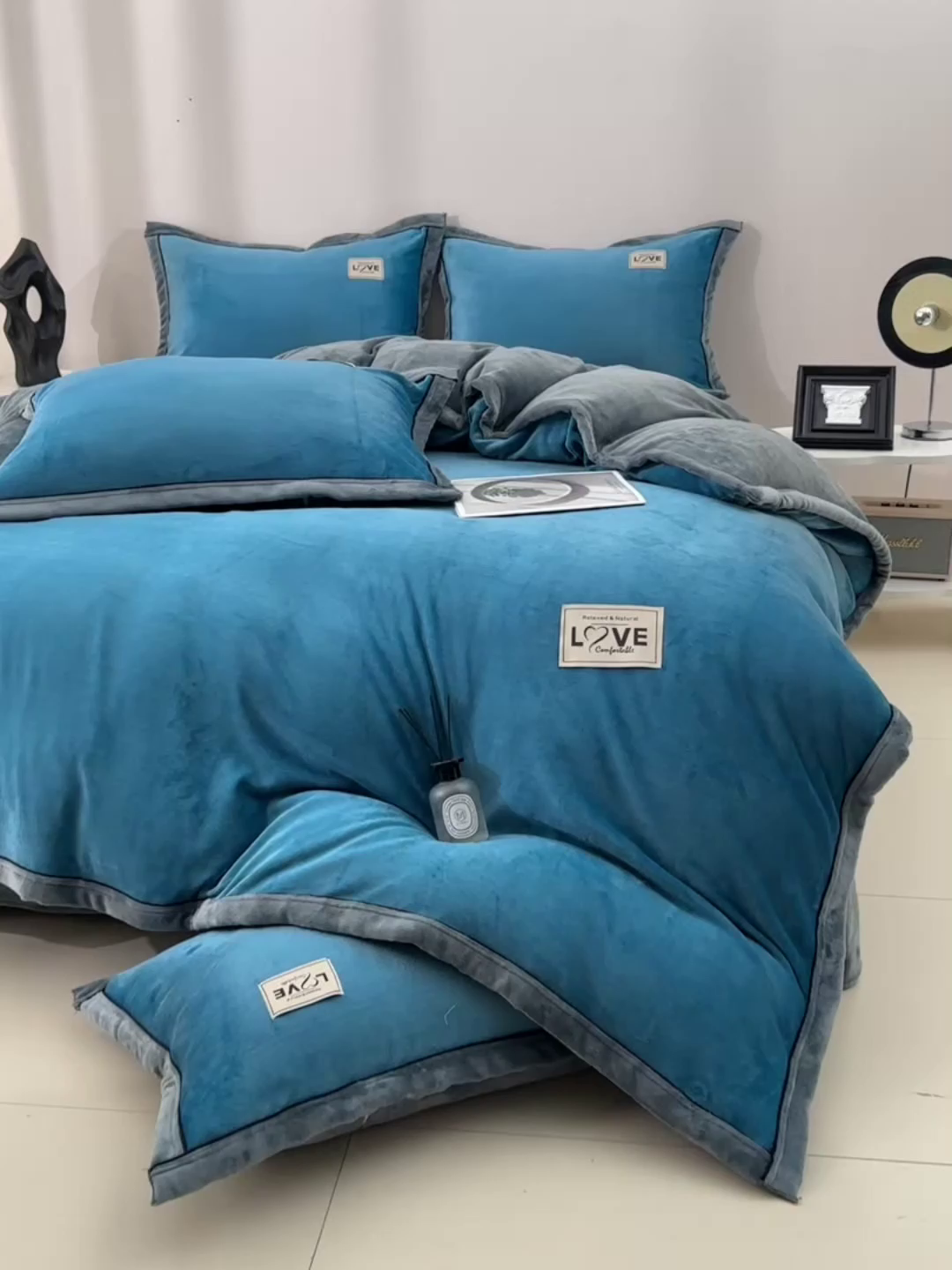 91家纺网 家纺一手货源 找家纺 馨梦缘-2025新款牛奶绒四件套 爵士蓝+深灰