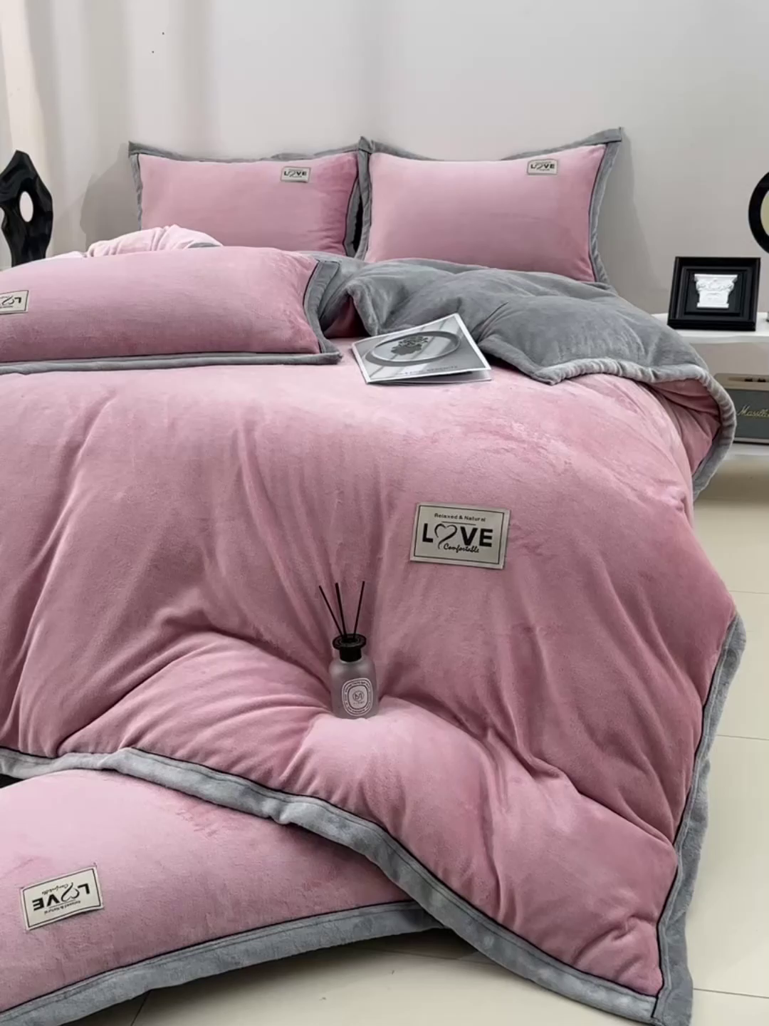 91家纺网 家纺一手货源 找家纺 馨梦缘-2025新款牛奶绒四件套 浅豆沙+浅灰