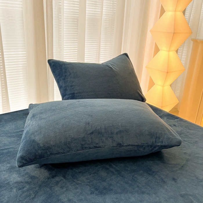 91家纺网 家纺一手货源 找家纺 悦织湾家纺 2025新款简约纯色牛奶绒四件套条纹轻奢时尚冬季加厚保暖床上用品学生宿舍三四件套 牛奶绒-宝兰